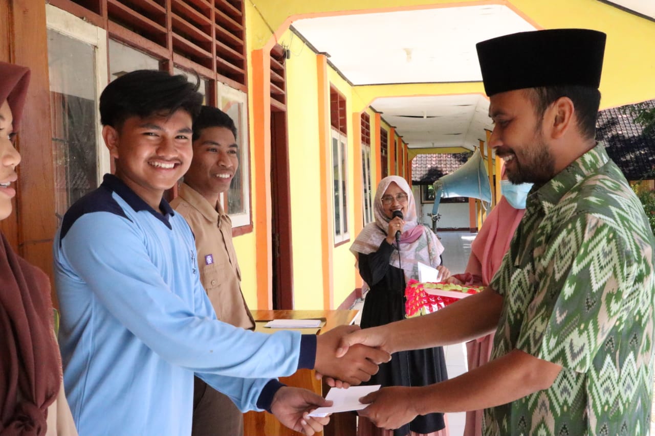 Pembagian Raport Semester Genap 2021